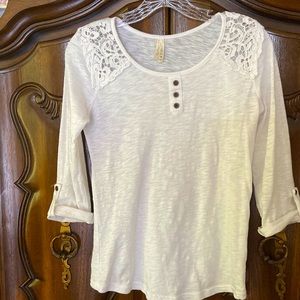 Cute cotton tee shirt with crochet detail size M